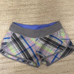 LuLu Speed Up Shorts (size 8), 2" inseam